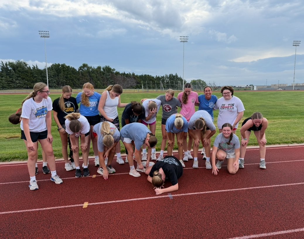 Lady Red Volleyball tweet media