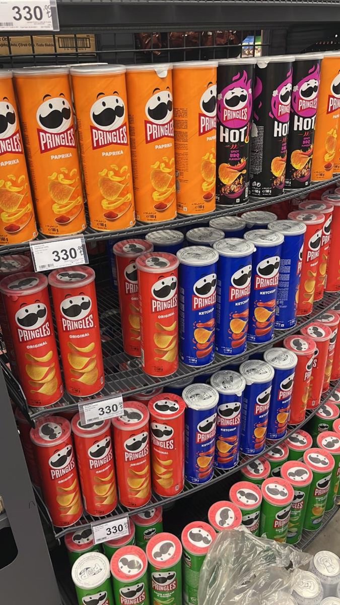 ajans_muhbir's tweet photo. Pringles, Türkiye’de tekrar raflardaki yerini aldı.

• Yarım kilo kıymadan daha yüksek bir fiyatla. https://t.co/Vmbzl3cMn4