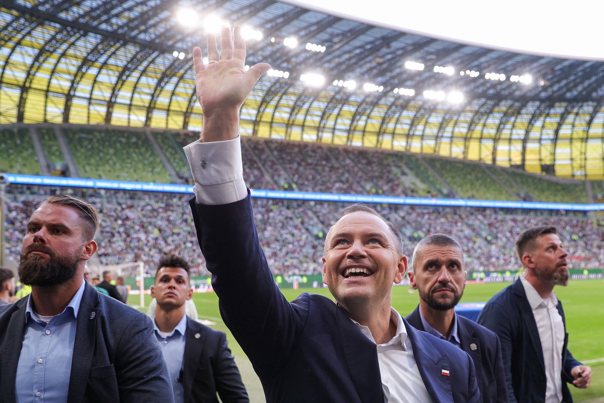 Przywitanie prezydenta <a href="/NawrockiKn/">Karol Nawrocki</a> z kibicami Lechii Gdańsk 🇵🇱