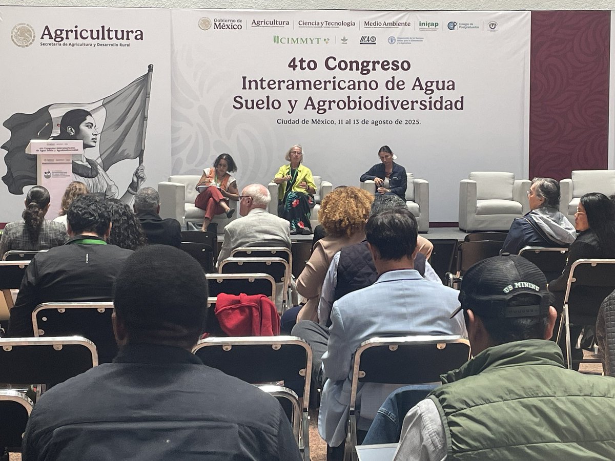 inifap's tweet image. #CIASA2025
En nuestro primer seminario “El papel del #agua, #suelo y la agrobiodiversidad en la soberanía y seguridad alimentaria”, los ponentes coincidieron en que la diversidad es esencial para garantizar alimentos para todas y todos.