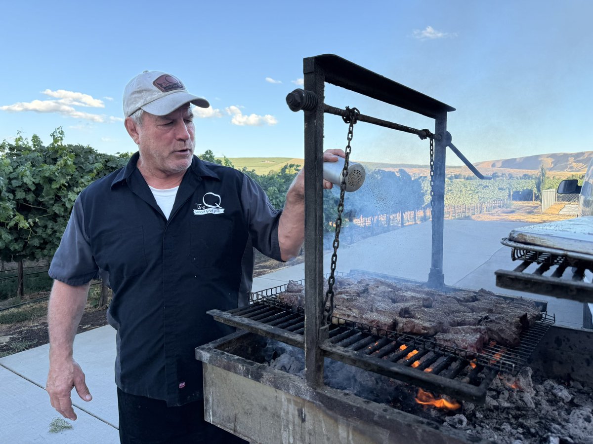 frichettewinery's tweet photo. Food nourishes the body. Wine nourishes the soul. Connection nourishes us all. 

That’s why we love our intimate winemaker dinners. At these small gatherings our winemakers-owners Greg and Shae Frichette get to connect with guests, exchange stories and share great wines. https://t.co/JonMTQVknQ