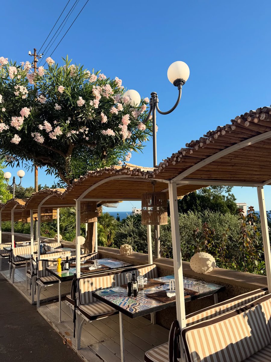 jia199's tweet photo. One more dream lived 🌸 🇮🇹
#TravelInStyle #SatinVibes #LuxuryTravel #SunsetGlow #IslandChic #WanderlustVibes #FashionTravel #SummerElegance #TravelInspo https://t.co/fvZFoGuYYp