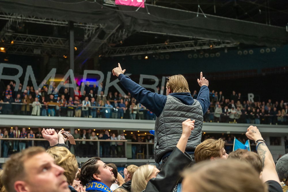 Järnkaminerna (@jarnkaminerna) on Twitter photo Vi är tillbaka där vi hör hemma! Missa inte en sekund av hemmamatcherna på Hovet och Globen i höst och vinter! Säsongskortsförsäljningen stänger på onsdag klockan 23.59!
KÖP SÄSONGSKORT HÄR: säsongskort.nu Vi är tillbaka där vi hör hemma! Missa inte en sekund av hemmamatcherna på Hovet och Globen i höst och vinter! Säsongskortsförsäljningen stänger på onsdag klockan 23.59!
KÖP SÄSONGSKORT HÄR: säsongskort.nu