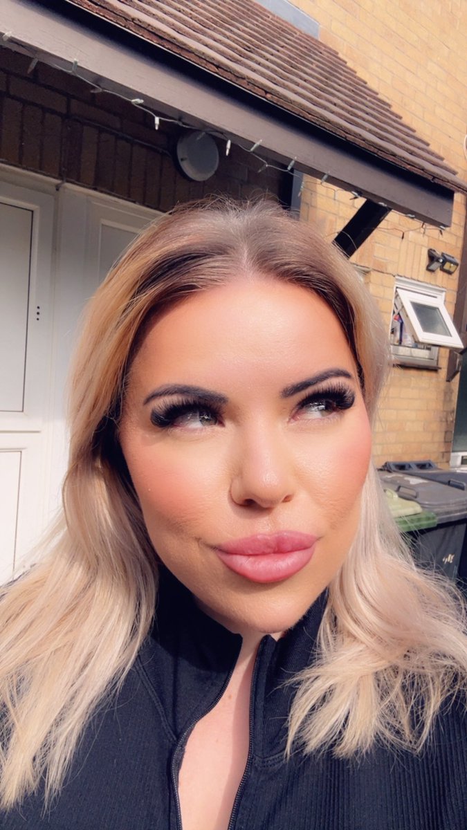 CatherinePalm's tweet photo. I’ve lost a stone and a half (don’t congratulate me) only place I can tell it’s from is my face 😒😒😒 https://t.co/78gHMjGAA6