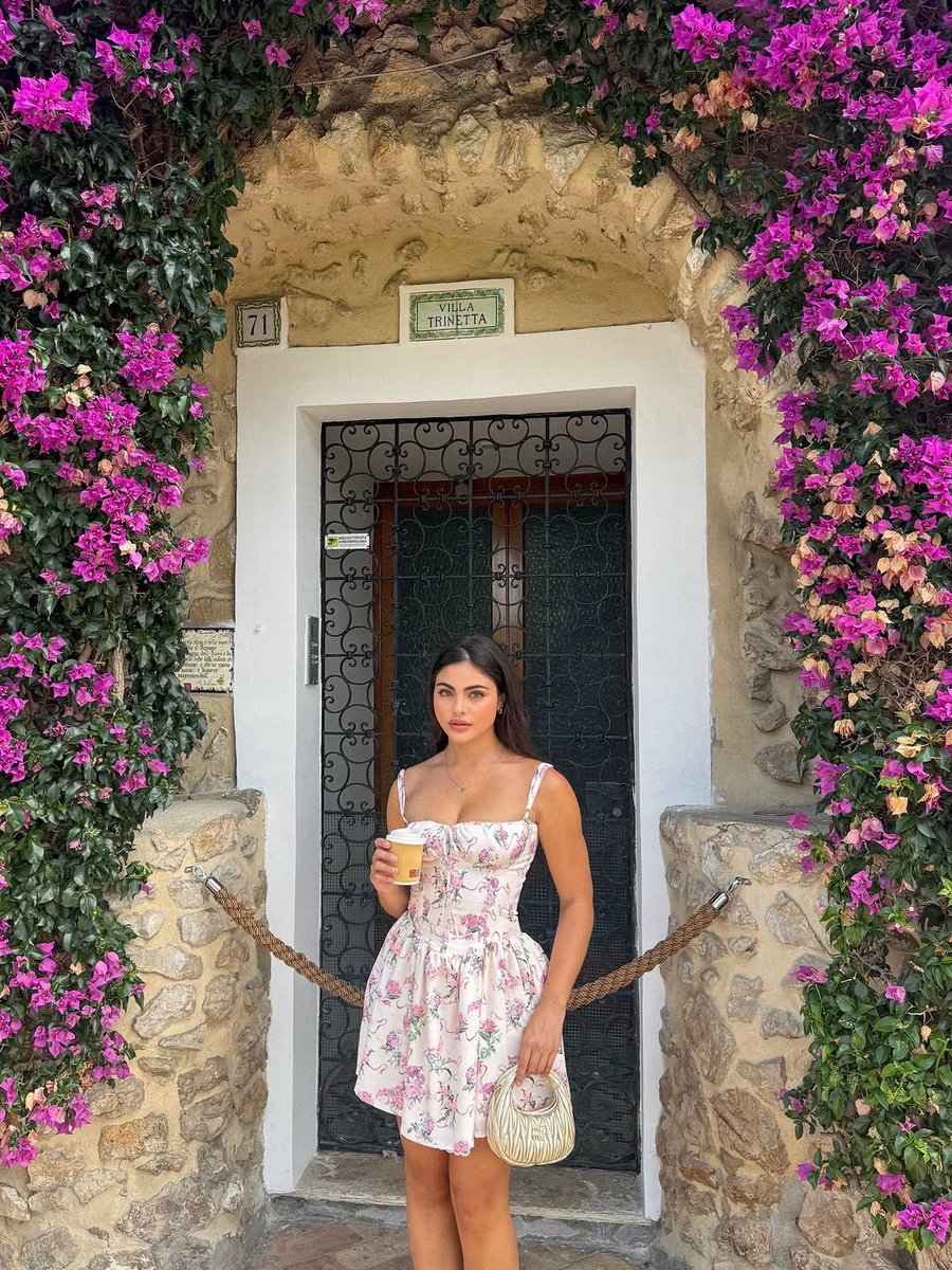 thaizze's tweet photo. One more dream lived 🌸 🇮🇹

#TravelInStyle #SatinVibes #LuxuryTravel #SunsetGlow #IslandChic #WanderlustVibes #FashionTravel #SummerElegance #TravelInspo https://t.co/irRXzS0S8v