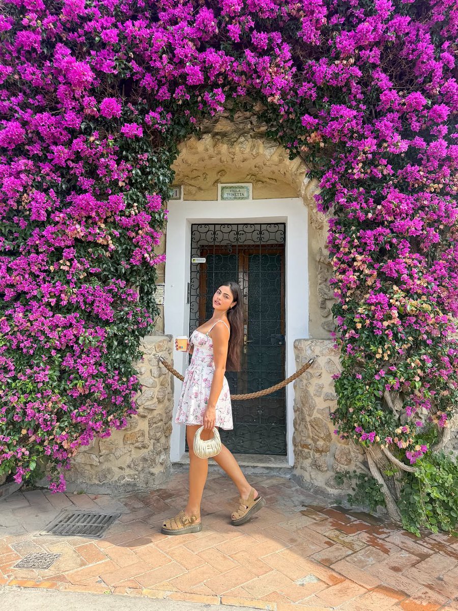 thaizze's tweet photo. One more dream lived 🌸 🇮🇹

#TravelInStyle #SatinVibes #LuxuryTravel #SunsetGlow #IslandChic #WanderlustVibes #FashionTravel #SummerElegance #TravelInspo https://t.co/irRXzS0S8v