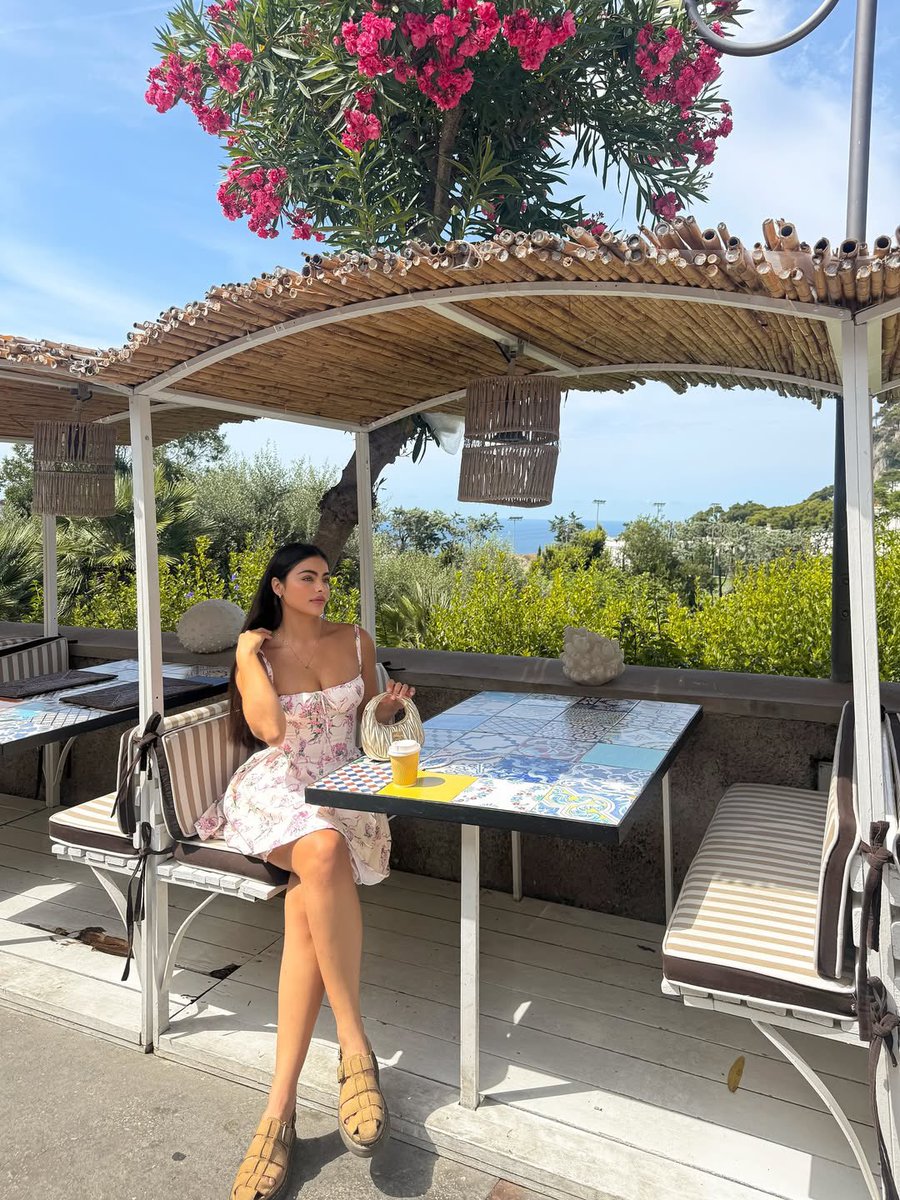 thaizze's tweet photo. One more dream lived 🌸 🇮🇹

#TravelInStyle #SatinVibes #LuxuryTravel #SunsetGlow #IslandChic #WanderlustVibes #FashionTravel #SummerElegance #TravelInspo https://t.co/irRXzS0S8v