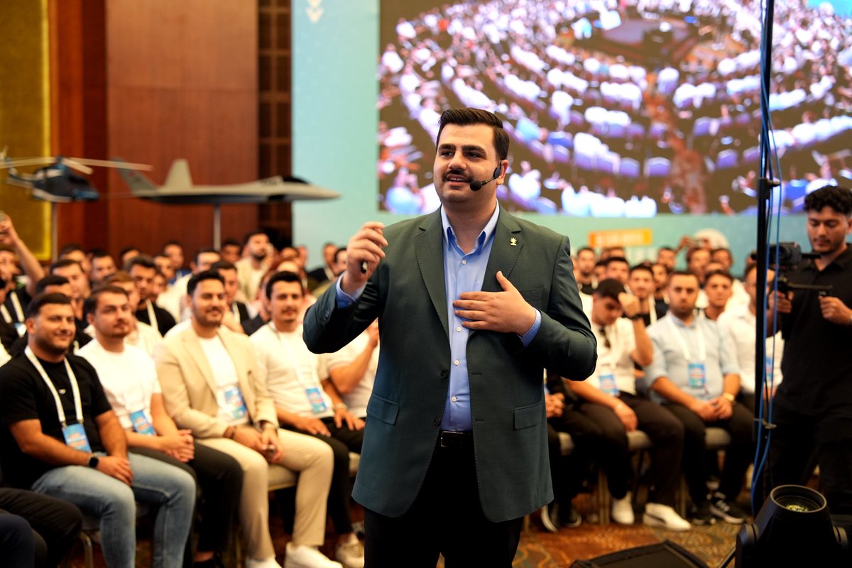 eyupkadirinan's tweet photo. Bugün, büyük bir özlemle en büyük ailemiz AK Gençlik ile yeniden kucaklaştık.
Dünyanın en büyük gençlik hareketi, AK Gençlik, yeni zaferler için Kızılcahamam’da, Gençlik Kolları Genel Başkanımız @avyusufibis öncülüğünde toplandı.

Necip Fazıl’ın dediği gibi:
“Sanma bu tekerlek kalır tümsekte;
Yarın elbet bizim, elbet bizimdir!”

Biz, yarını bugünden kuran gençlik olarak; 
CHP ve türevleri, bırakın böyle bir gençlik hareketi kurmayı, gençliğin ruhunu ve enerjisini anlamaktan bile acizdir.

Onların gençlik hayalleri sadece delege pazarlığı içindir; biz ise daha büyük hedeflere, AK Gençlik ile koşuyoruz!