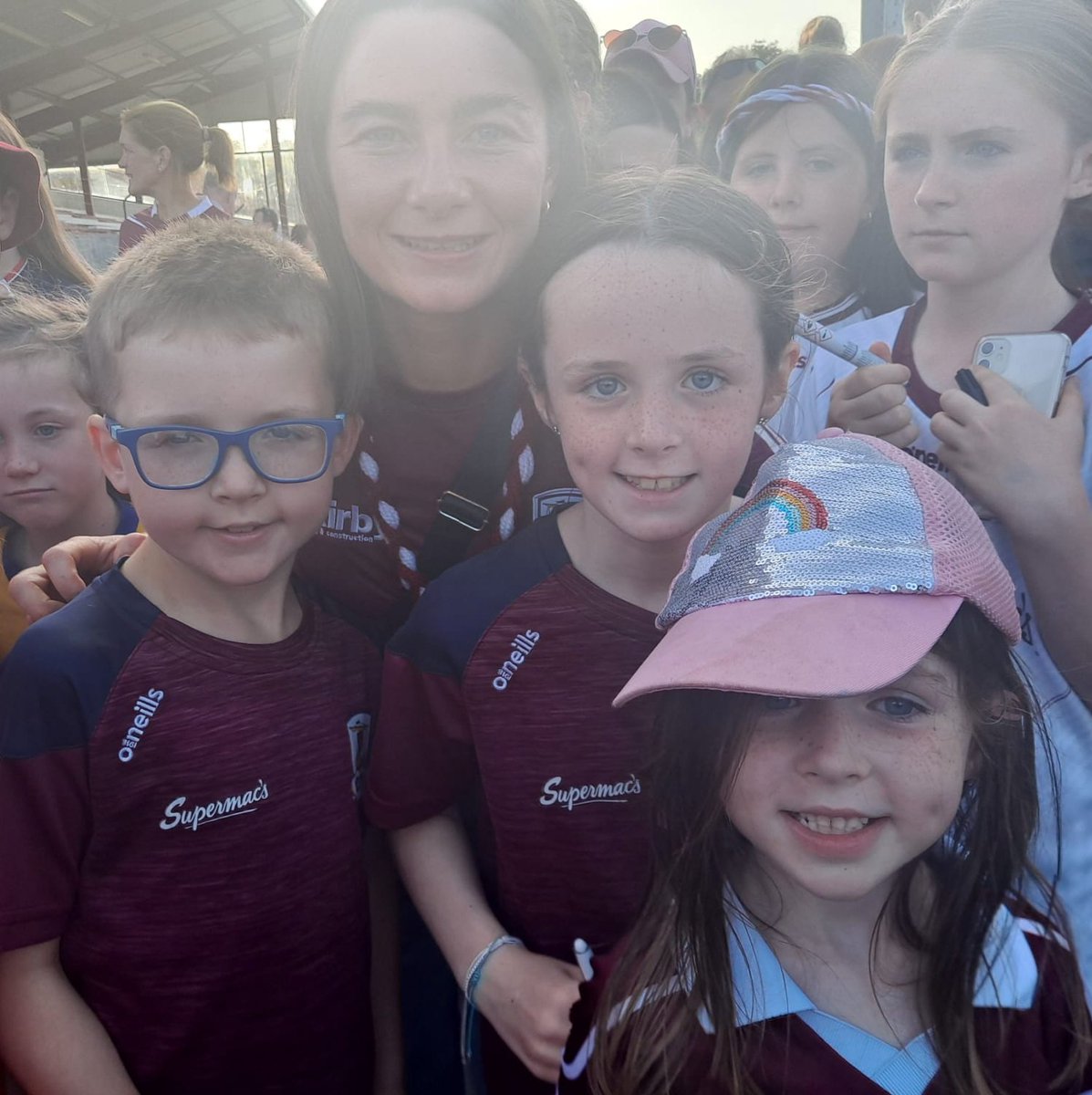 Dr Emer Connolly (@econnollyyyy) on Twitter photo Thrilled to meet camogie superstar Aoife Donohue <a href="/GalwayCamogie96/">Official Galway Camogie</a> homecoming in Ballinasloe #camogie #gaillimhabu Thrilled to meet camogie superstar Aoife Donohue <a href="/GalwayCamogie96/">Official Galway Camogie</a> homecoming in Ballinasloe #camogie #gaillimhabu