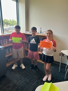 USD265Discovery's tweet image. 🔓 What an amazing first day in Mrs. Henriques's ELA classes! Students jumped right into teamwork with an exciting escape room challenge. Nothing like solving puzzles together to kick off a fantastic school year! #FirstDayFun #ELAClass #TeamworkMakesTheDreamWork