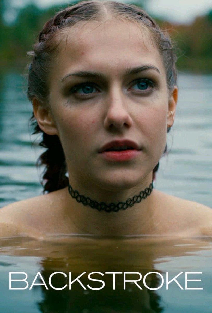 بنت تسبح بمفردها وتجد شخص غريب يراقبها .. الفيلم ليس للجميع! 🔞🫢