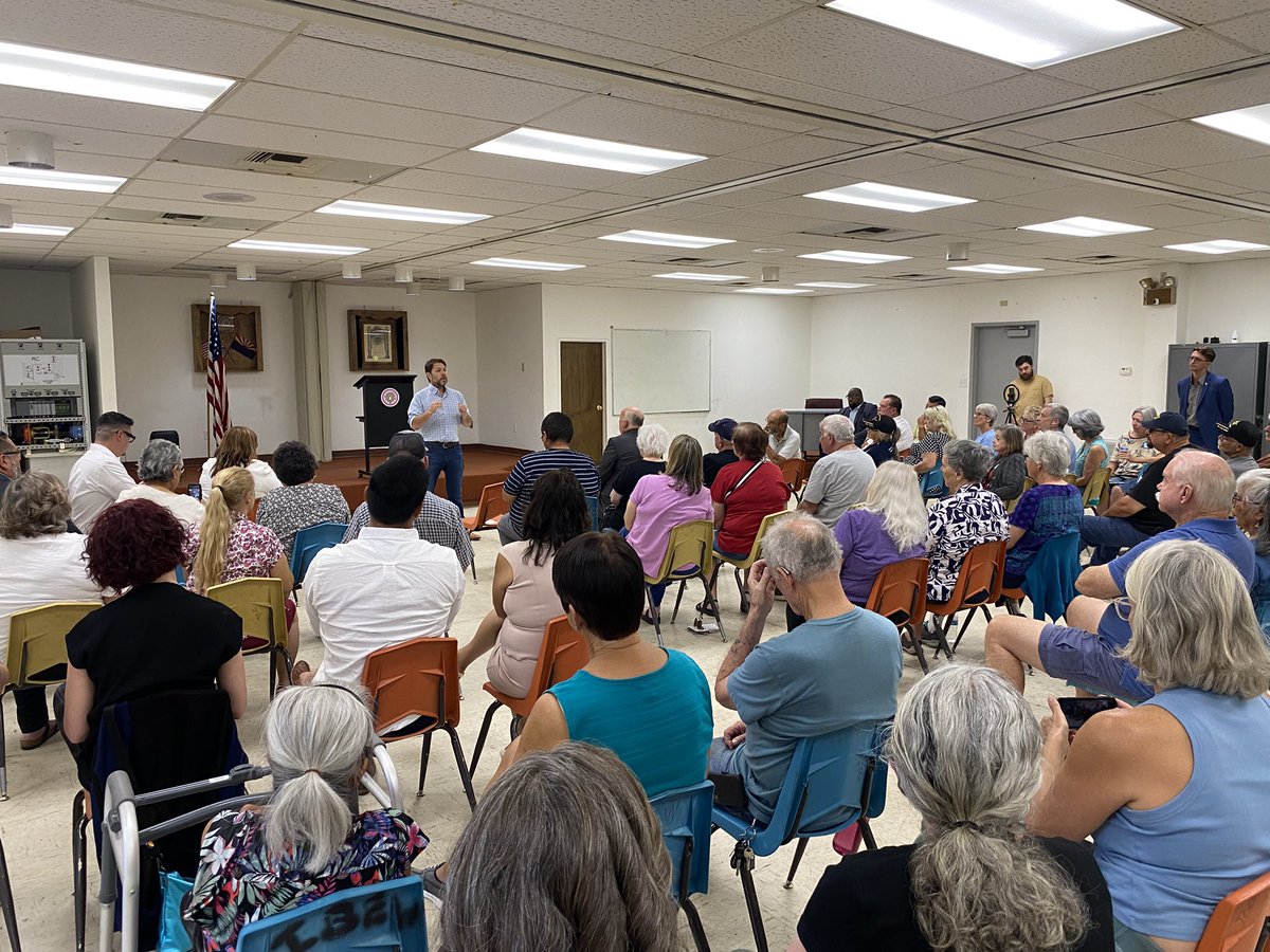 AbigailROBrien's tweet image. HAPPENING NOW: @SenRubenGallego in Globe talking to the local community about how the cuts to Medicaid  will impact rural AZ and fears of more cuts to the VA.