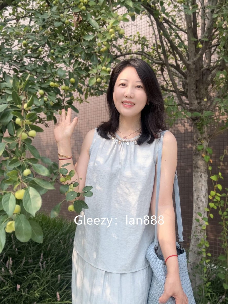 嗨 上午好
今天想愛愛
有人嗎？
#國文老師 https://t.co/CMV8USqvQC