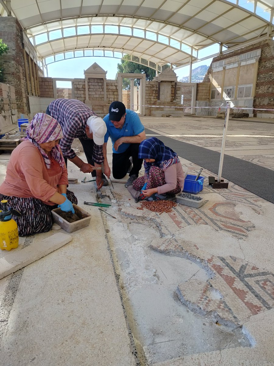 OnderCatal's tweet photo. "Arkeoloji bir yapboz gibidir, ancak hile yapıp kutuya bakamazsınız ve tüm parçalar orada değildir. "
2000 yıllık parçalar bir puzzle gibi birleştiriliyor.
#sardes #sinagog
https://t.co/eyarA7bTlm https://t.co/UdnQMneY7g