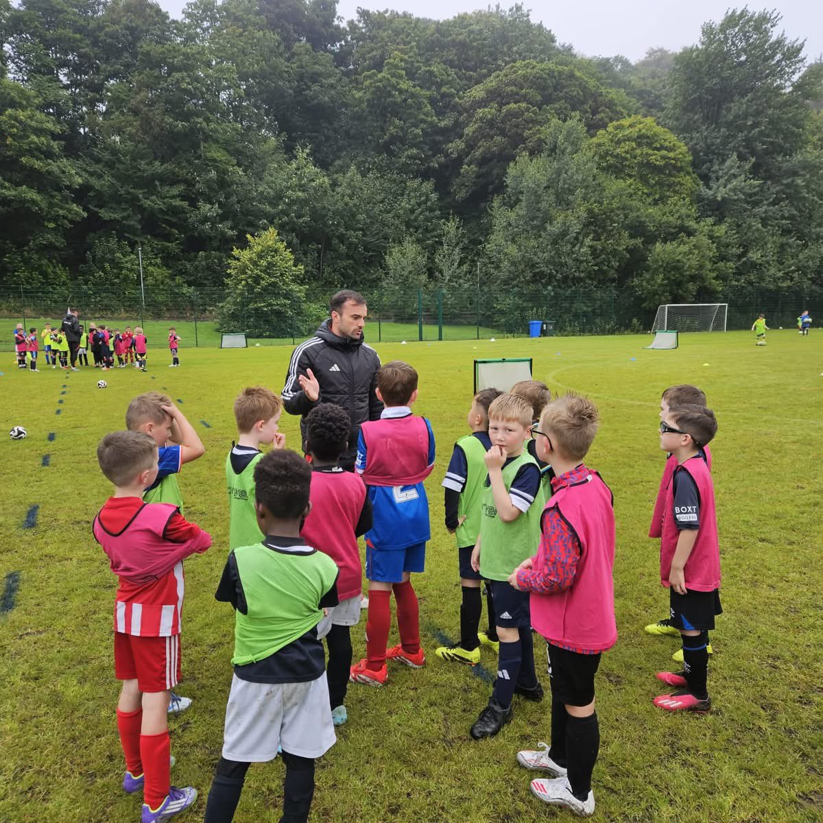 scotlandcoerver's tweet image. COERVER® COACHING + OBAN SAINTS+ DAY 1 = #SeriousFun ✅⚽

Our 3-day camp in partnership with Oban Saints kicked off today with a high-tempo first session.

📸 Take a look at some snapshots from Day 1

We go again tomorrow 👊 #SeriousFun #BeTheDifference