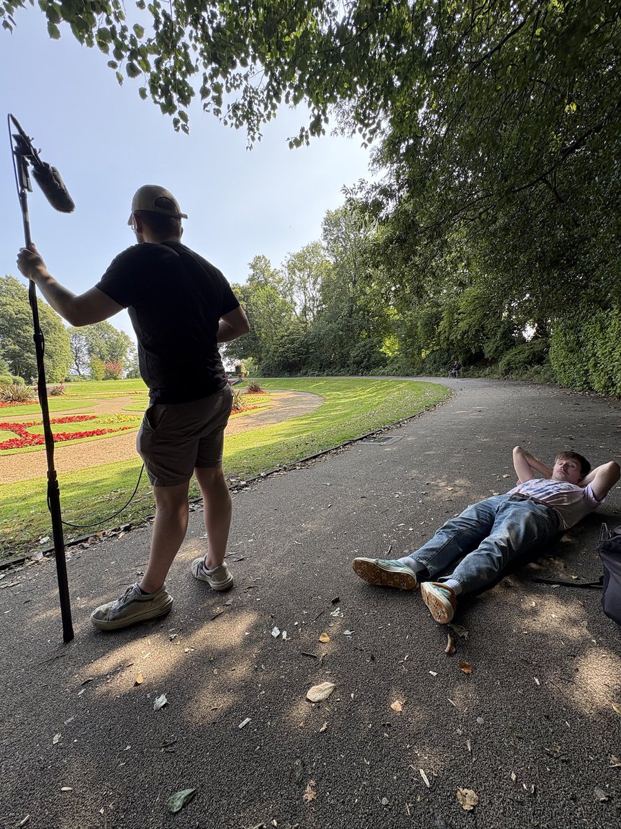 andrewjosephact's tweet photo. Our DOP, Dan, from Sundays filming, was so blown away by my scene, that he needed a lie down after it 😂🎬🎥❤️
#bolton #queenspark #comedywebseries #shortfilm #actor https://t.co/qGcVJVRX9U