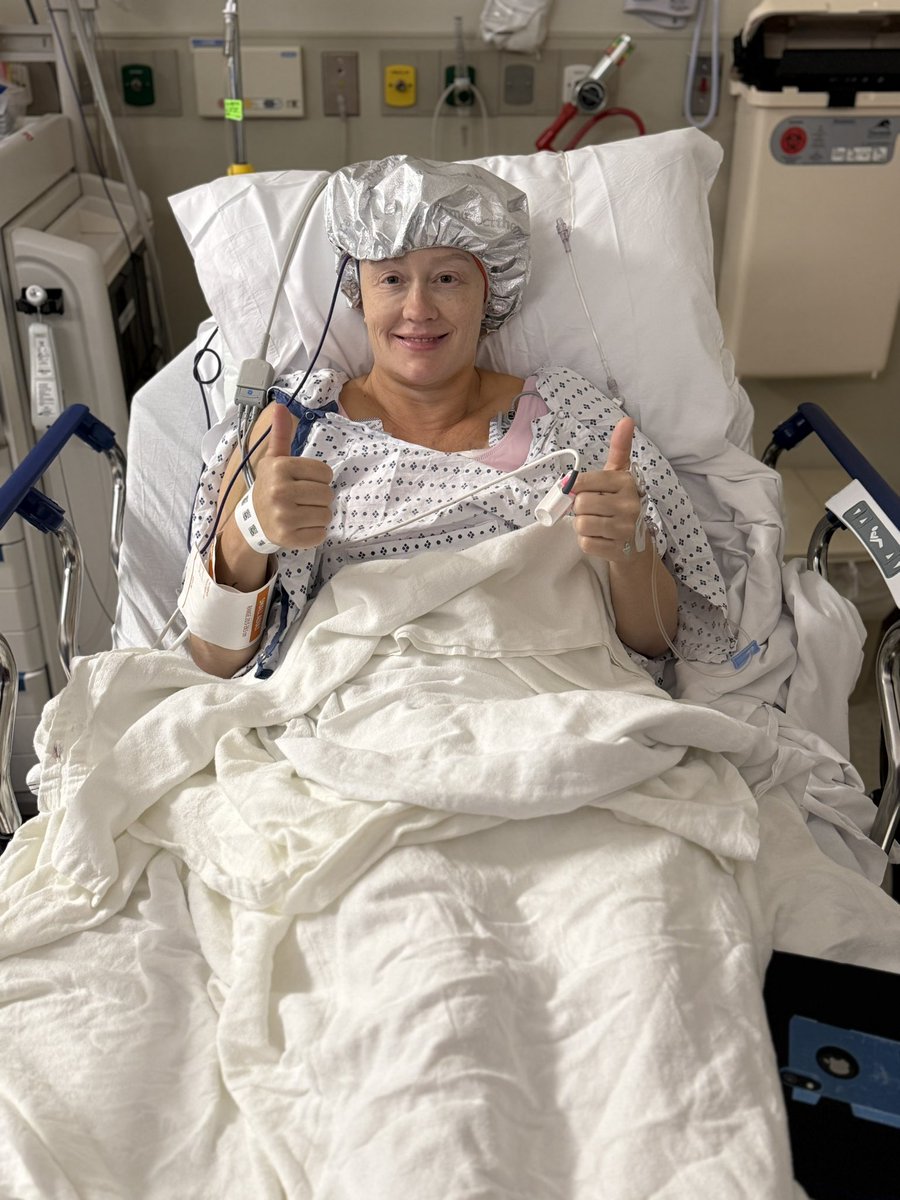 Llawdriniaeth ✅ 
Mae'r flwyddyn hon wedi bod yn heriol, ond yr wythnos diwethaf yn Wrecsam oedd un o wythnosau gorau fy mywyd. Roedd cymaint o bobl yn dymuniadau gorau i mi. Dwi’n teimlo cymaint o gariad at bobl Cymru. 
<a href="/VirginiaCancer/">VirginiaCancer</a> <a href="/Eisteddfod_eng/">eisteddfod_eng</a> #Wrexham #Cancer