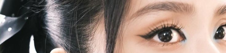 Mere paas degrees hain, kitaabein hain,aur lafzon ka samundar mere zehen me basa hai, magar tumhari aankhon ka ek saahil aisa tha, jahan mera ilm bhi bekaar ho gaya."