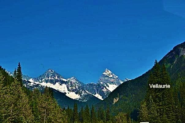 VijayEllaurie's tweet image. Show me your mountains!
Mount Sir Donald, Glacier National Park, British Columbia 🇨🇦
#MountainMonday #mountains #RockyMountains #GlacierNationalPark #RockyMountainsCanada #BeautifulBritishColumbia