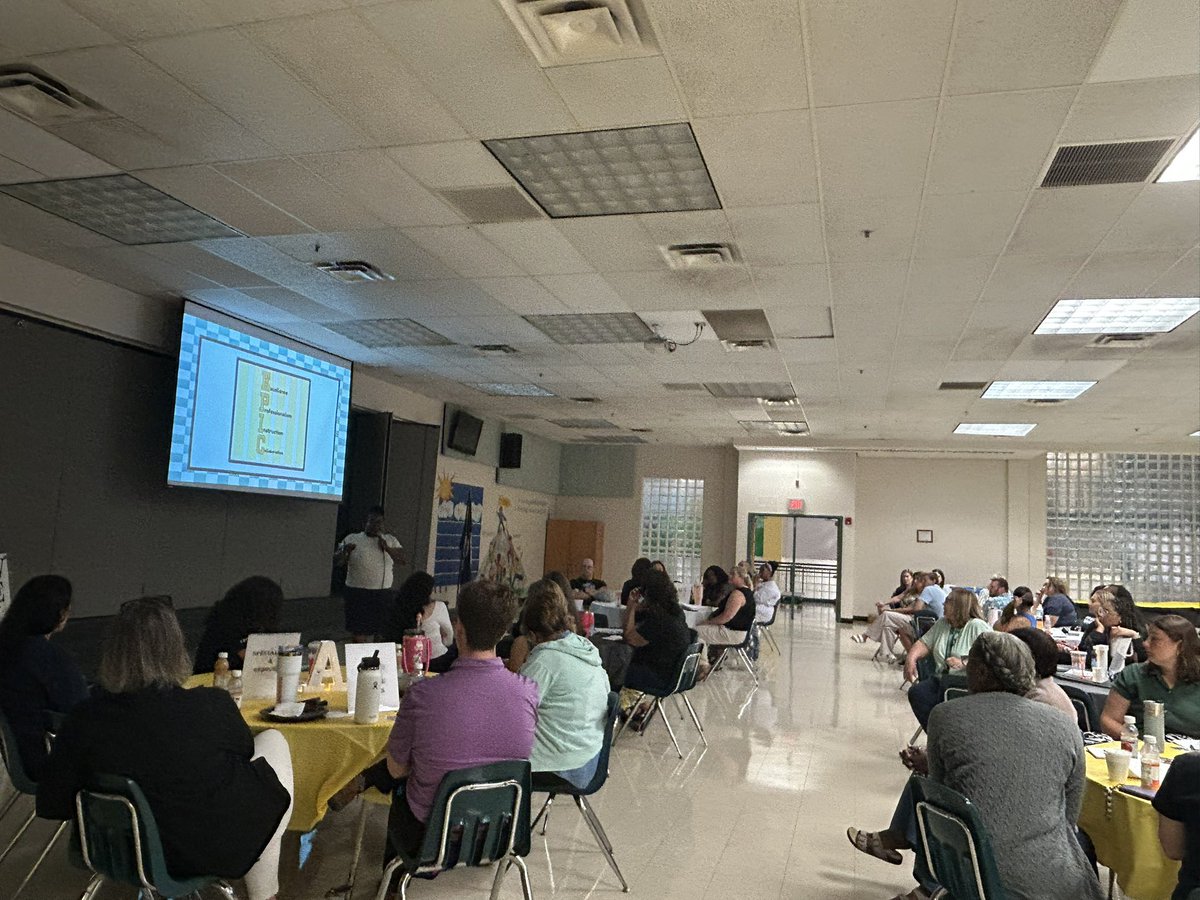 We’re so excited to have our staff back in the Hive! An EPIC start to the year welcoming new staff, digging into our collaborative instructional work, and taking a Tour de Halley to see the neighborhoods we serve. 🐝 #HornetPrideSince95