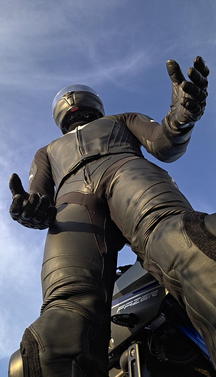 Finally sunshine again, finally able to enjoy the tight biker gear on my body again.🌞😎🏍🌈

#biker #bikerleather #bikerfetish #bikergay #gay #gaybikers #gayleather #leather #leatherbiker #leathergay #dainese #daineseleather #dainesegay #Berlin
