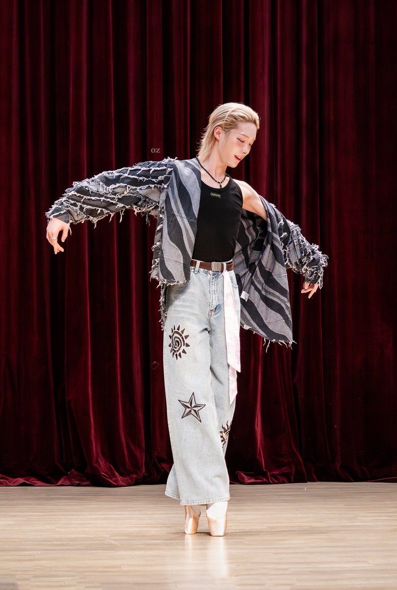 xlovbug's tweet image. i didn't know how much i needed rui doing pointe until now