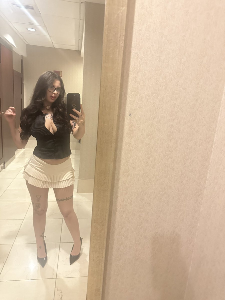 CallerNo66's tweet photo. hi guysys, new to #nsfwtwt #nsfw 

*•. she/her, bisexual
*•. 23 f
*•. 5’2
*•. switch (sub+++) 
*•. soft n hard kinks

♡︎ ︎and ↻ to be moots https://t.co/oAqq2PiTSB