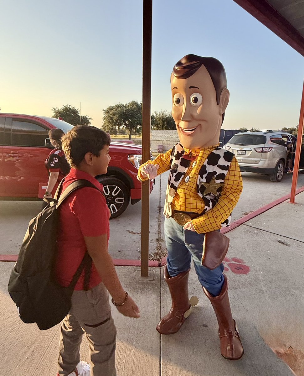 jfk_elementary's tweet photo. 🚀✨ What an exciting first day at JFK Elementary! Buzz Lightyear, Woody, and Jessie dropped by to welcome our students back with music and lots of fun! 🎶🌟 The kids loved it — a fantastic way to kick off the year! 🎉🎈 #JFKElementary #FirstDayFun #ToyStoryWelcome @lajoyaisd https://t.co/pMdsgVdpDx