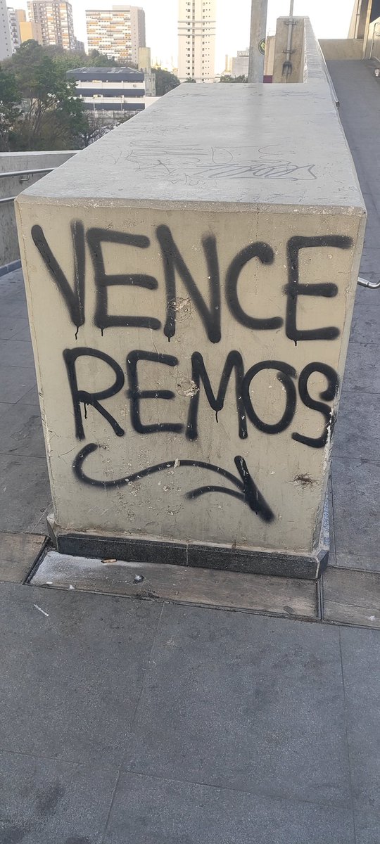 No exato segundo que eu pensei " será que eu vou conseguir vencer esses sentimentos tão ruins, esse vazio no coração" eu olho e está escrito isso na parede bem na minha frente