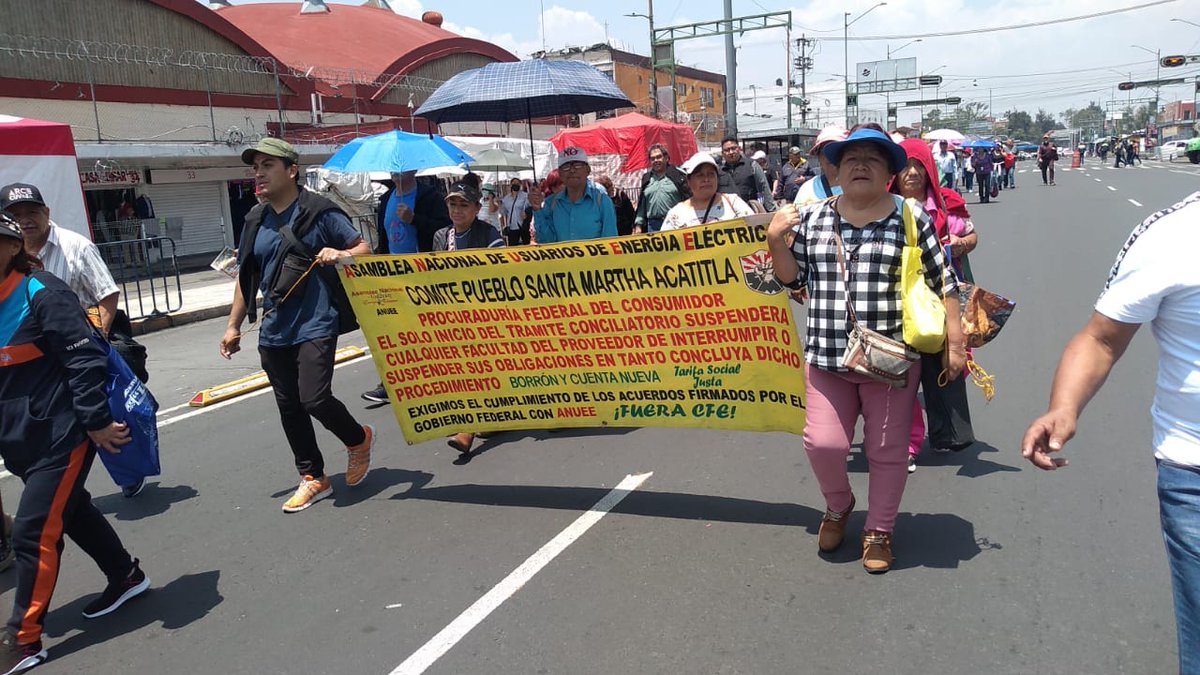 osvaldoER3's tweet photo. @ANUEE_MX comité del pueblo de Santa Marta Acatitla presente en la marcha del ANUEE https://t.co/2dIsHyETdX