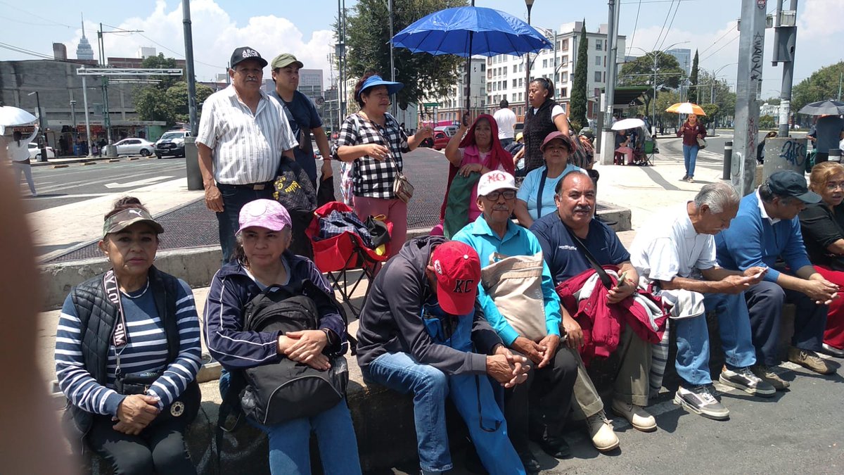 osvaldoER3's tweet photo. @ANUEE_MX comité del pueblo de Santa Marta Acatitla presente en la marcha del ANUEE https://t.co/2dIsHyETdX