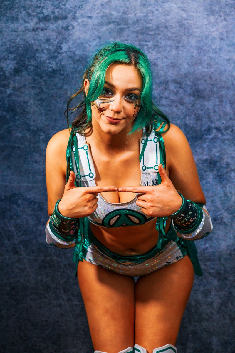 thepeachy16's tweet photo. #MyHeroMonday Beautiful Lovely Talented @Airica_Demia https://t.co/hEPN3C3y8A
