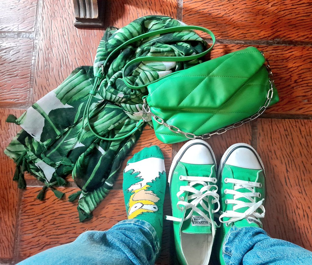 MorochaWhiskera's tweet image. ✔️Zapas verdes
✔️Medias verdes
✔️Cartera verde
✔️Accesorios verdes

Soy de virgo, todo tiene que combinar.