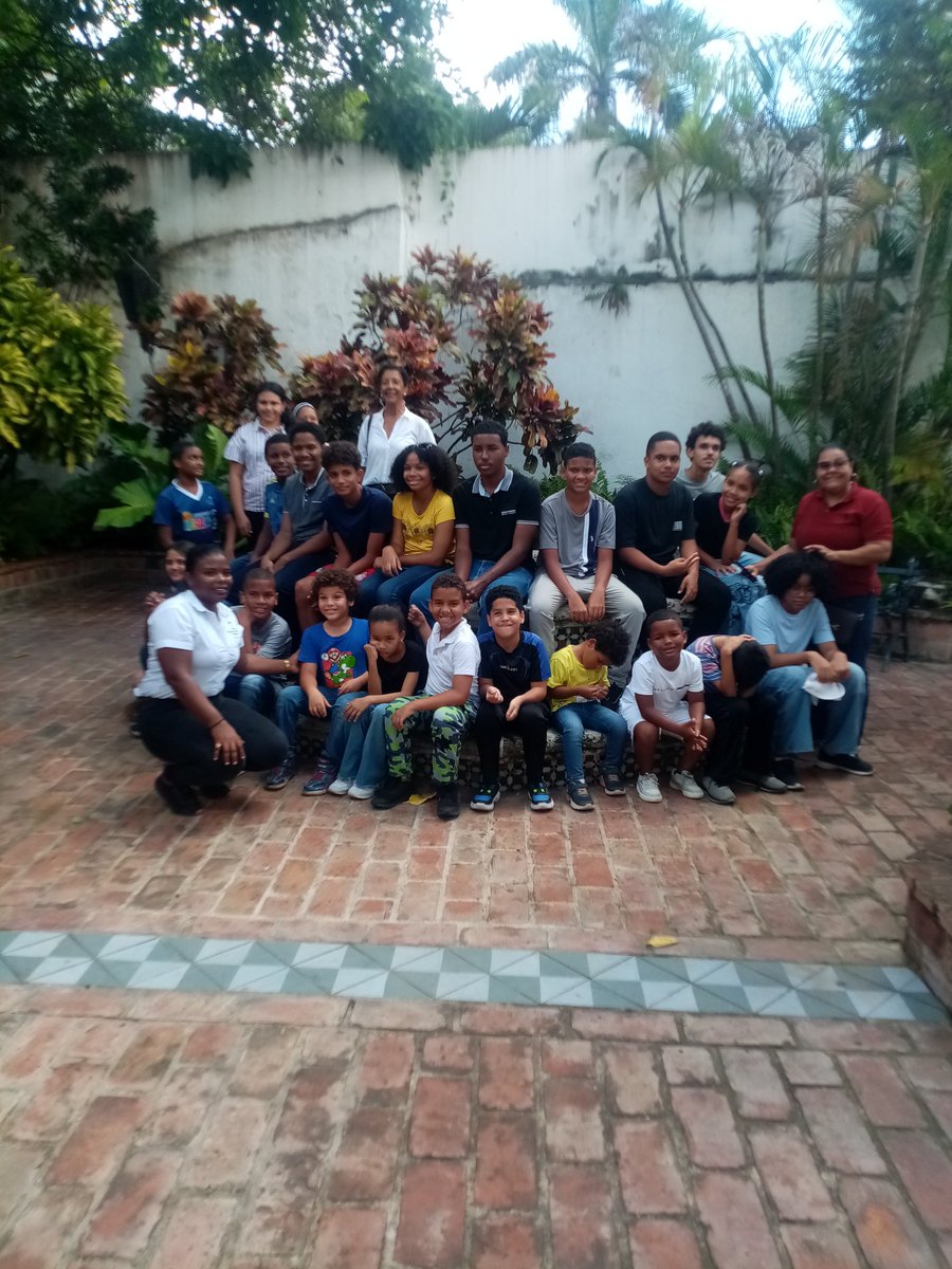 EvelinPlacidoAl's tweet image. Nuestra historia es un viaje al pasado, recorrer la zona Colonial, museos, agradecer las atenciones Museo familiar, Casa del Tostado, su personal, Director, Departamento @MinInteriorRD @FarideRaful Sra Raquel, Staff, atenciones, con la juventud #ClubAtala, vecinos valoramos.