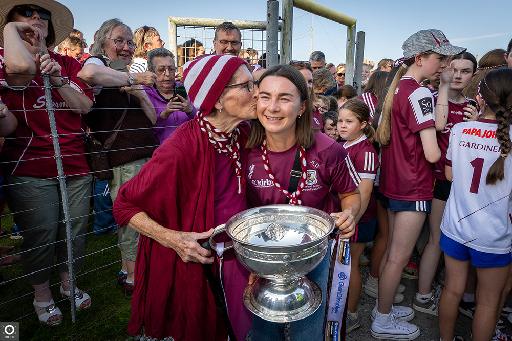 Inpho Photography (@inphosports) on Twitter photo Proudest Grandmother in the country this evening!
Kathleen Duane congratulates her granddaughter Aoife Donohoe at this evenings homecoming after Galway's All-Ireland win
(📸 <a href="/MorganTreacy/">Morgan Treacy</a> ) Proudest Grandmother in the country this evening!
Kathleen Duane congratulates her granddaughter Aoife Donohoe at this evenings homecoming after Galway's All-Ireland win
(📸 <a href="/MorganTreacy/">Morgan Treacy</a> )