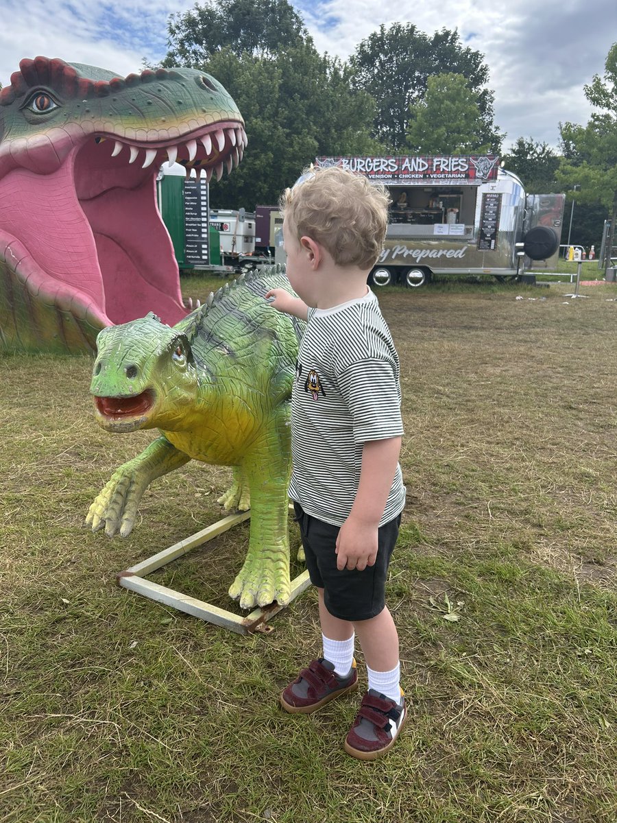 Miss Sneddon tweet media