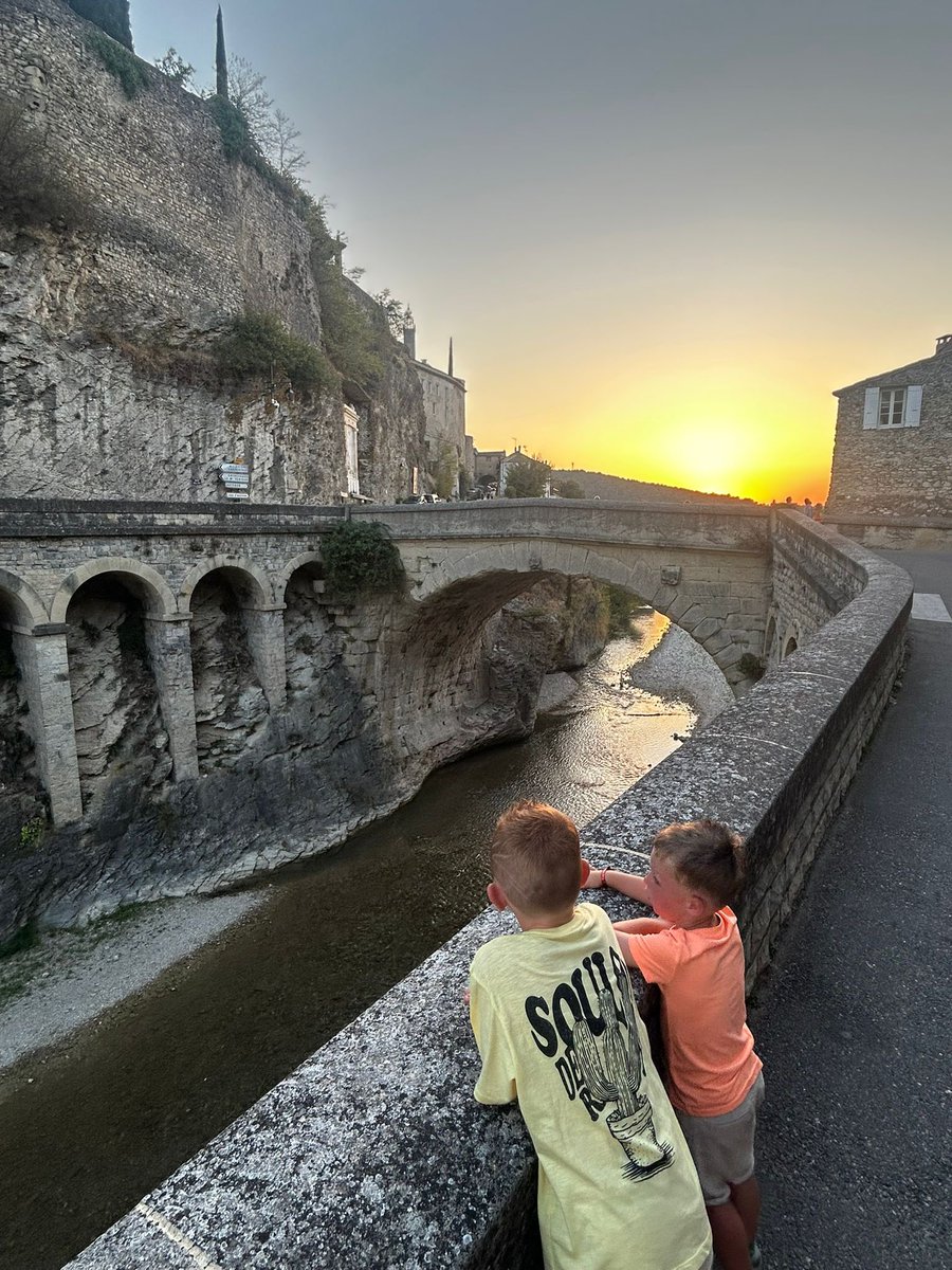 Avondwandeling 🌄 Alleen maar goud op de foto (en wat oude stenen)