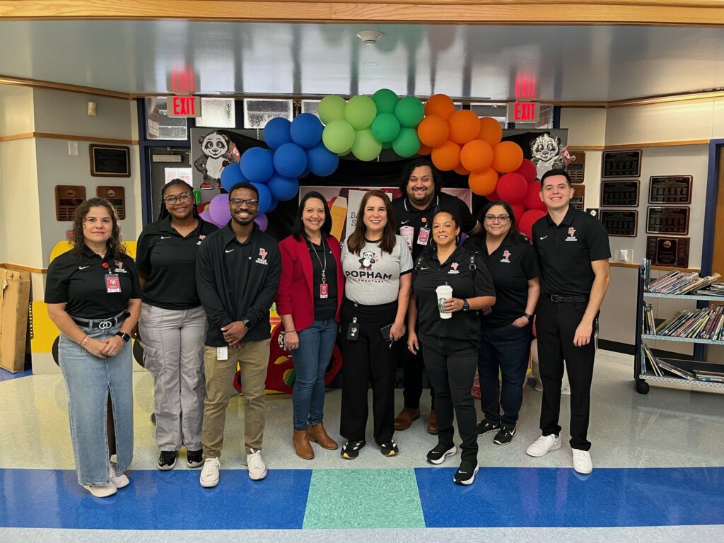 dvisd_hr's tweet photo. It’s the first day of school in Del Valle ISD! We were at Popham ES this morning welcoming back students and parents and helping them find their classes. We wish all of DVISD a great first day and a strong school year. https://t.co/t6G6o1NOKp