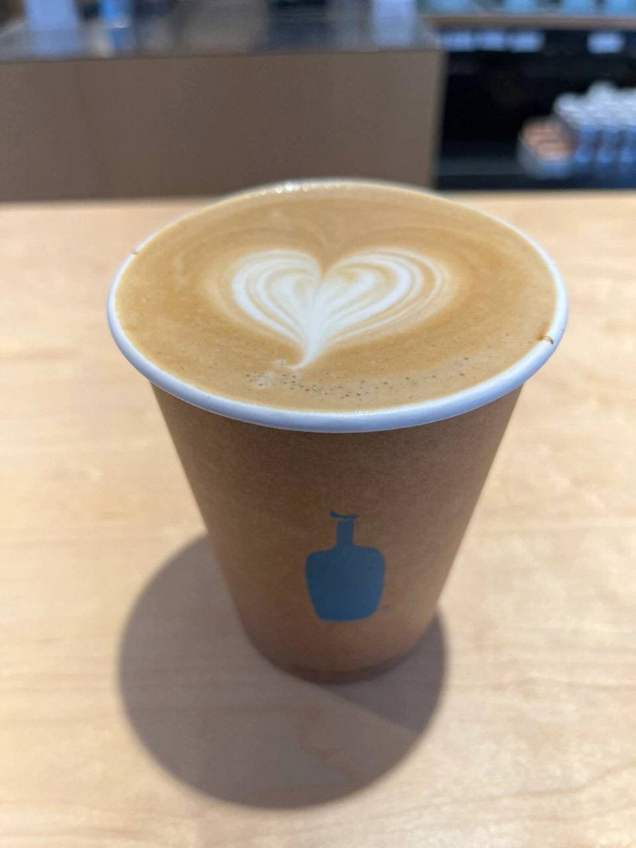 📸"A heartwarming latte not only soothes my taste buds, but also my mood today ☕️💛"
#Today'sLittleHappiness #CoffeeDaily #Heart-beatingLatte #BlueBottlecoffee