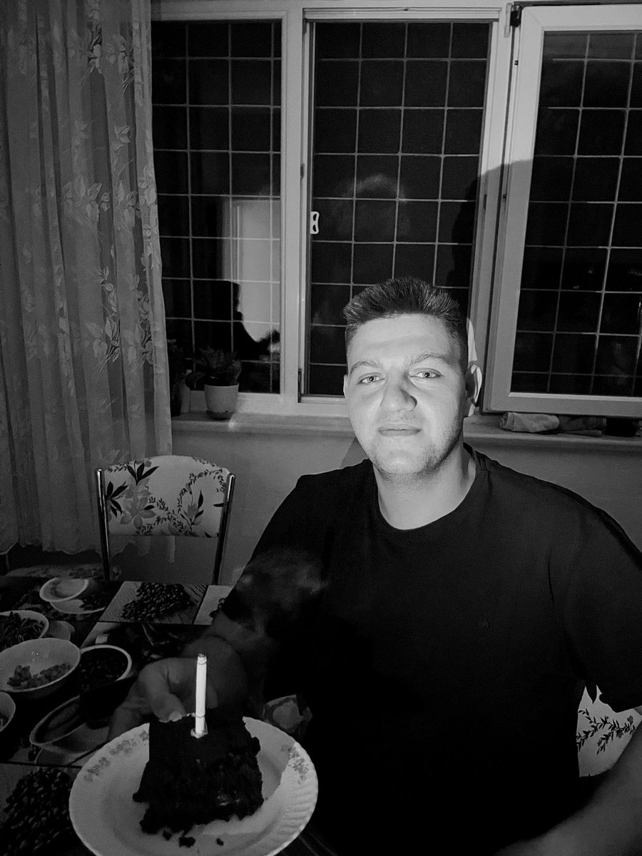 Yaş aldıkça götürdü mutluluğumu seneler