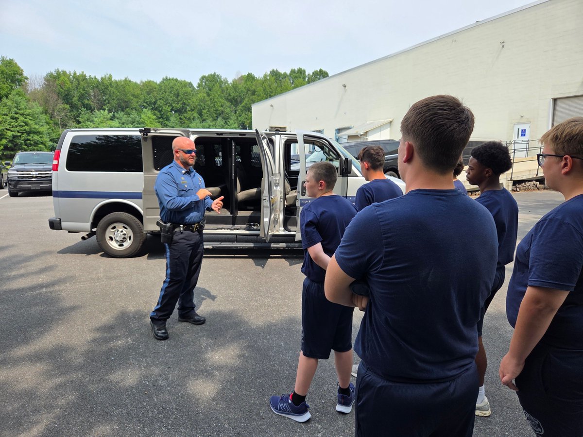 DECorrection's tweet image. Last week, this incredible group of teens (ages 14-17) got a firsthand look into the world of corrections. Huge shoutout to the dedicated staff at the Steven R. Floyd Sr. Training Academy for making the Youth Academy possible. 👏👏👏 #DelawareDOC #DOCYouthAcademy #FutureLeaders