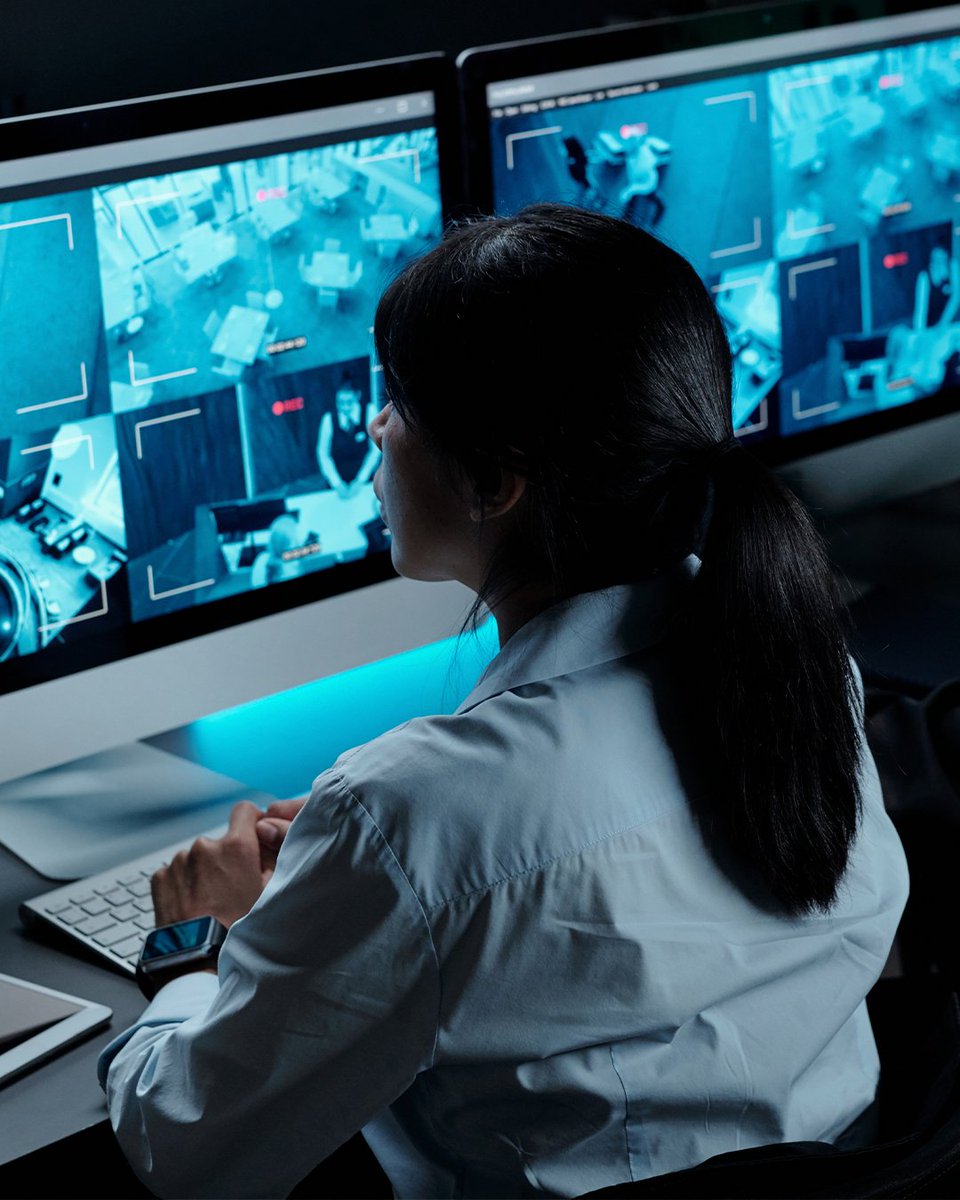 ToshibaUSA's tweet image. Looking to boost your home office security? The Toshiba S300 Surveillance Hard Drive runs 24/7 and supports up to 64 high-definition cameras.  

storage.toshiba.com/consumer-hdd/i…