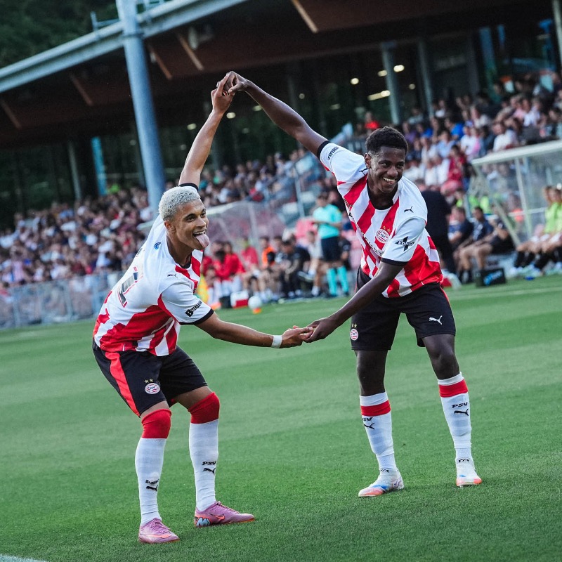 PSV's tweet photo. 3️⃣ punten, 3️⃣ goals en 3️⃣ debutanten. Jong PSV begint goed aan het nieuwe seizoen! 🔥
#JPSEMM
