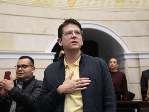 Le dispararon a Trump,
Apuñalaron a Bolsonaro,
Mataron a Shinzo Abe y a Fernando Villavicencio.

Y ahora asesinaron al candidato de la derecha en Colombia, Miguel Uribe Turbay. Los comunistas son criminales y jamás podrá haber paz en el mundo con esas bestias en el poder.