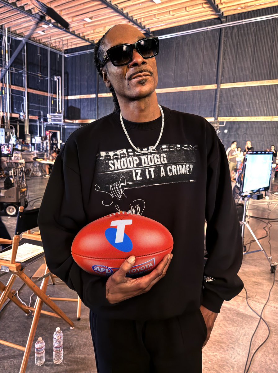 AFL's tweet photo. Nuthin’ But A “MCG” Thang 🎤
 
@SnoopDogg is headlining the @Telstra Pre-Game Entertainment at the 2025 Toyota AFL Grand Final. https://t.co/T9LwLFIIZx