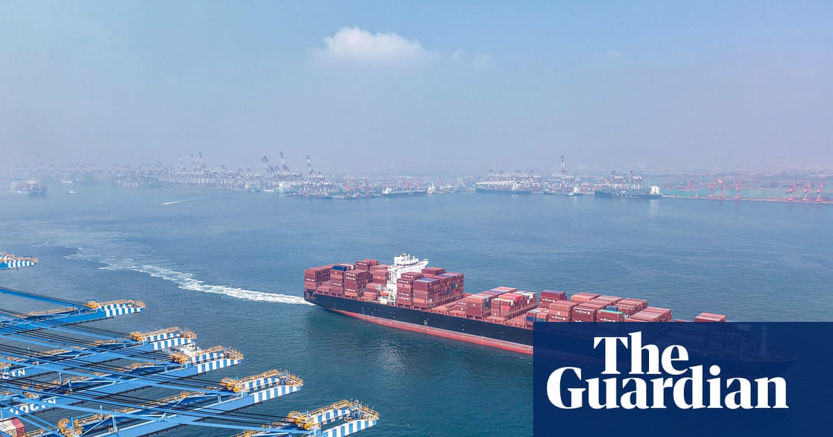 ByteLinesApp's tweet photo. A 90‑day US‑China trade truce is set to expire as Beijing urges 'positive' outcomes and President Trump has not confirmed an extension. Failure risks steep retaliatory tariffs; Nvidia and AMD agreed to pay 15% of China chip revenues for export licences. https://t.co/SlfIcVGHXV