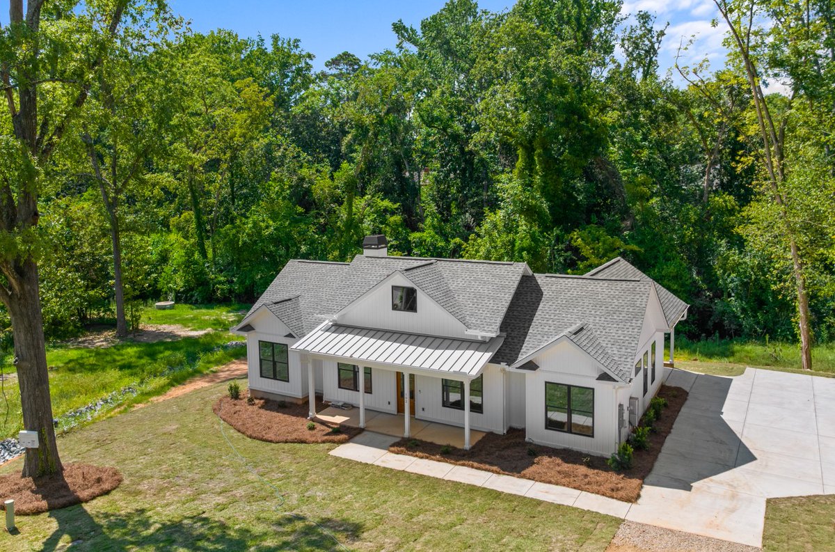 What do you think about this build of Plan 7174-00016? 👀 

We're obsessed! This Modern Farmhouse plan gives you and your family 1,684 sq. ft., 3 bedrooms, 2.5 bathrooms, and a side entry garage with space for 2 vehicles: bit.ly/45dTsG0