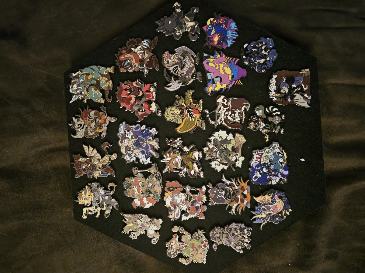 _Flamalie_'s tweet photo. Im selling my huge collection of #Fursonapins please check it out if interested or post if not so I can get the word around! Im moving soon and would like the extra help! More photos in comments! https://t.co/snKW1LjbNy #furries #fursona #furry #furrypins #furrys #furrycommunity https://t.co/lyAIcQdWPI