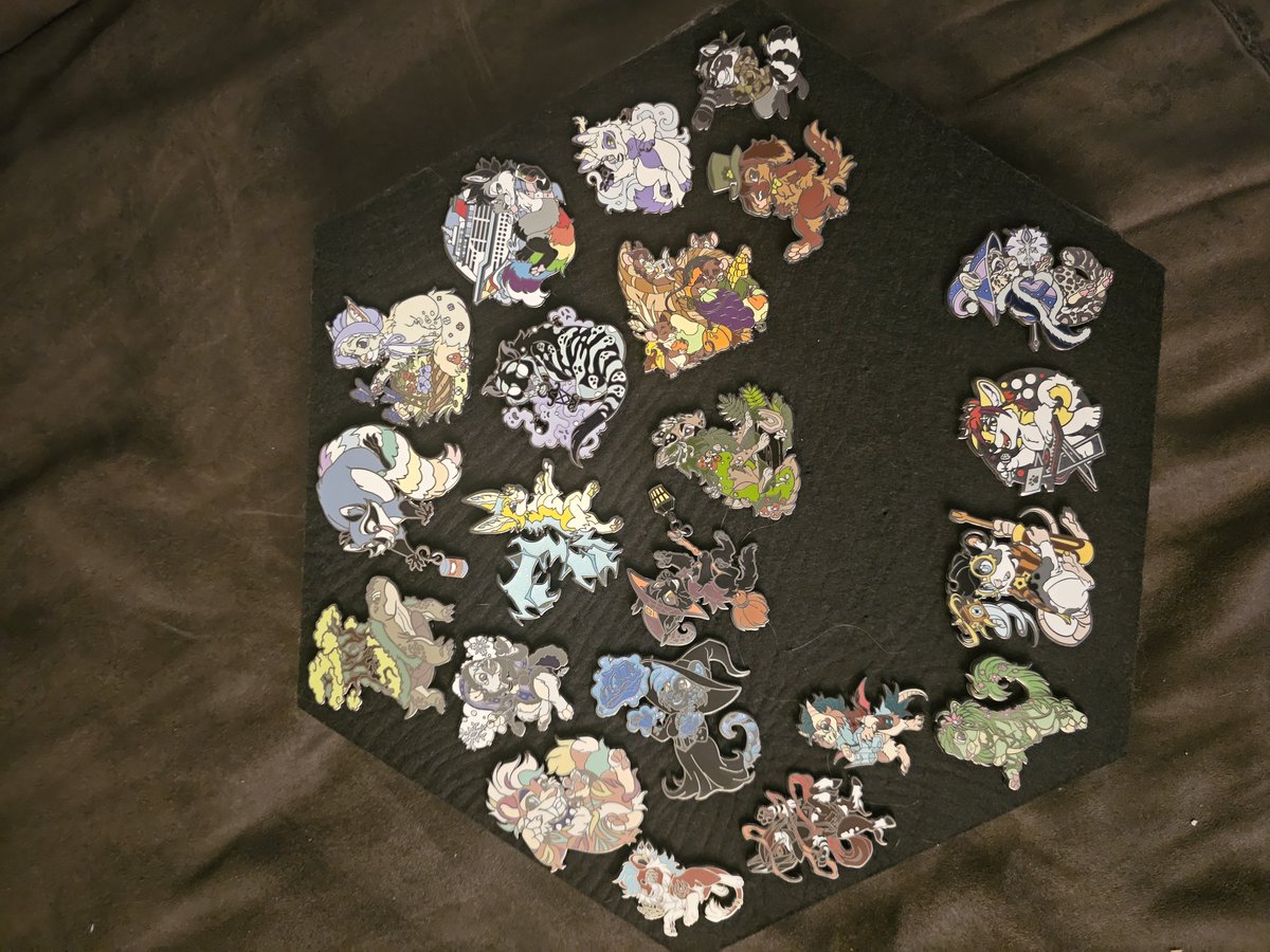_Flamalie_'s tweet photo. Im selling my huge collection of #Fursonapins please check it out if interested or post if not so I can get the word around! Im moving soon and would like the extra help! More photos in comments! https://t.co/snKW1LjbNy #furries #fursona #furry #furrypins #furrys #furrycommunity https://t.co/lyAIcQdWPI