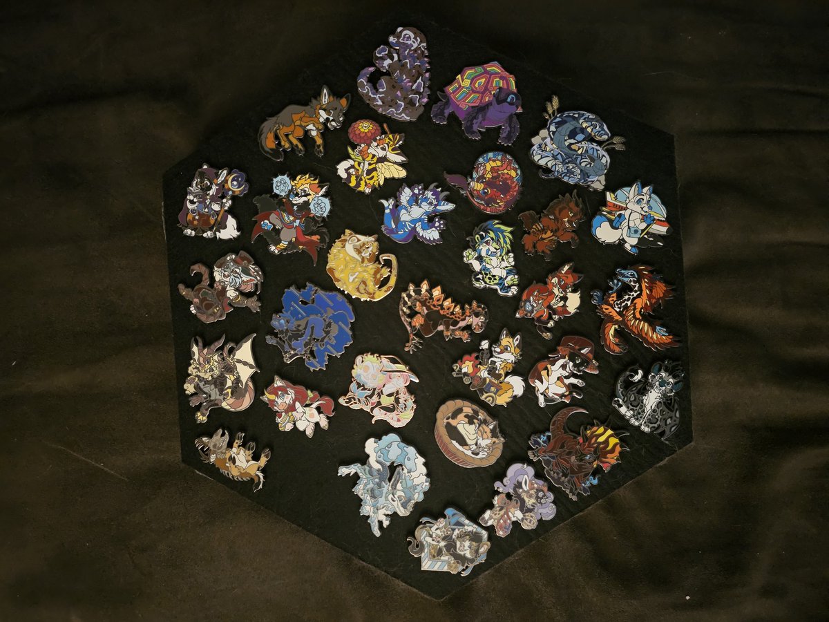 _Flamalie_'s tweet photo. Im selling my huge collection of #Fursonapins please check it out if interested or post if not so I can get the word around! Im moving soon and would like the extra help! More photos in comments! https://t.co/snKW1LjbNy #furries #fursona #furry #furrypins #furrys #furrycommunity https://t.co/lyAIcQdWPI